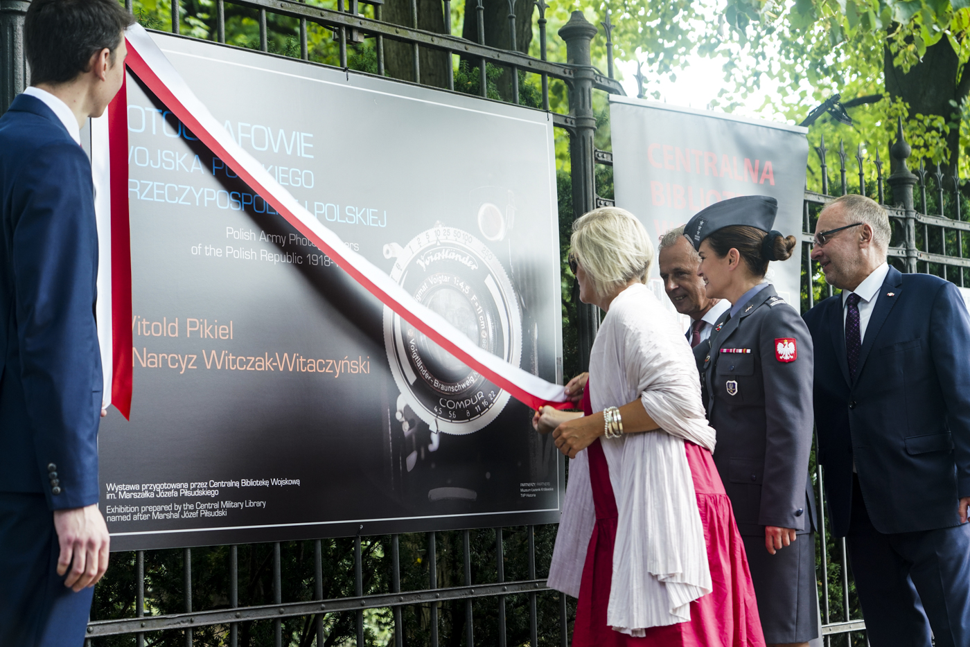 Wystawa "fotografowie Wojska Polskiego II RP – Witold Pikiel i Narcyz Witczak-Witaczyński" – fot. MN/BUWiM Wystawa "fotografowie Wojska Polskiego II RP – Witold Pikiel i Narcyz Witczak-Witaczyński" – fot. MN/BUWiM