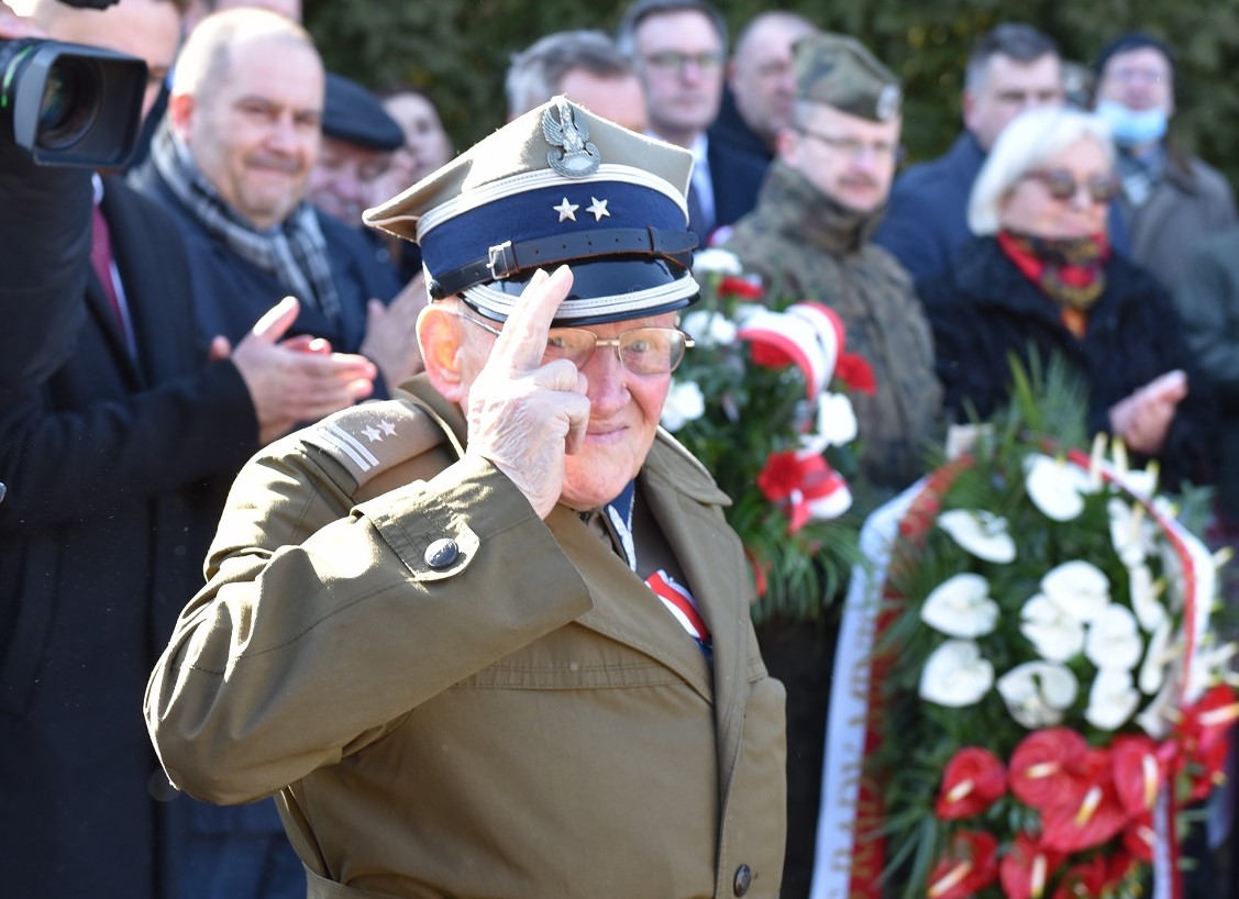 Uroczystość oznaczenia tabliczką „grób weterana walk o wolność i niepodległość Polski” mogiły śp. ppłk. Henryka Czerwińskiego – fot. OBUWiM IPN Katowice Uroczystość oznaczenia tabliczką „grób weterana walk o wolność i niepodległość Polski” mogiły śp. ppłk. Henryka Czerwińskiego – fot. OBUWiM IPN Katowice