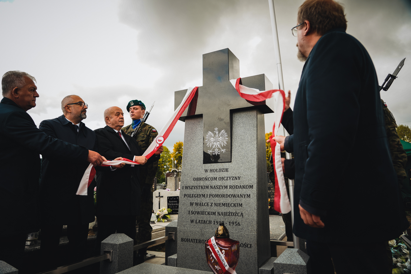 Odsłonięcie pomnika "Bohaterom Niepodległości" – fot. MN/BUWiM Odsłonięcie pomnika "Bohaterom Niepodległości" – fot. MN/BUWiM