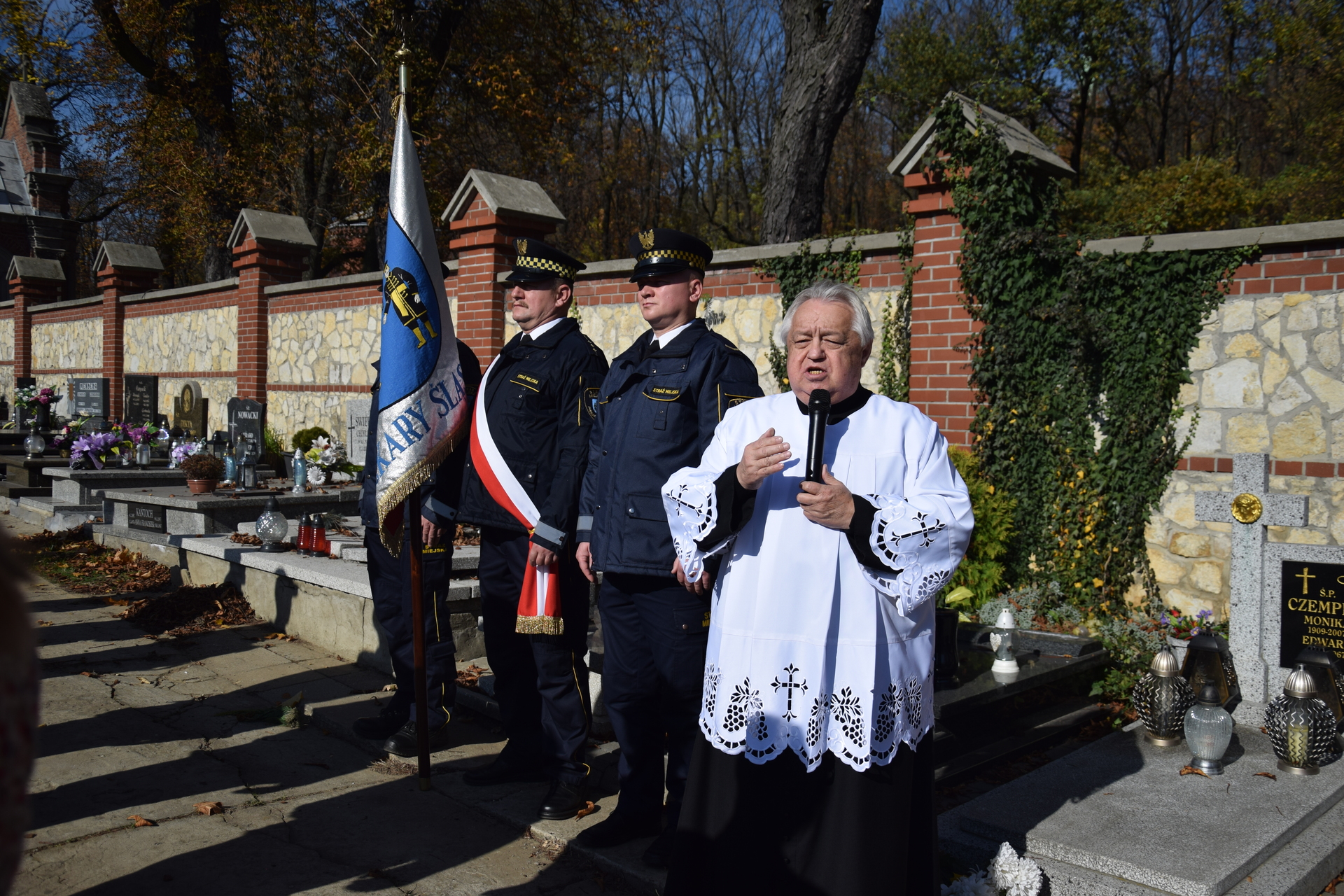 Tobie Polsko - uroczystość oznaczenia grobu powstańców śląskich śp. por. Jana i Klary Przybyłków Tobie Polsko - uroczystość oznaczenia grobu powstańców śląskich śp. por. Jana i Klary Przybyłków