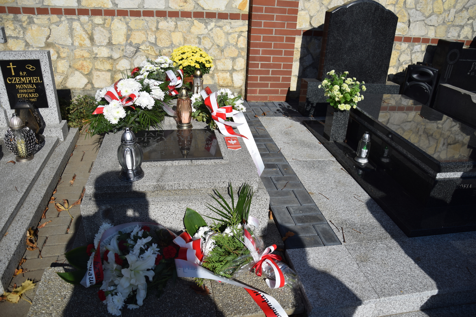 Tobie Polsko - uroczystość oznaczenia grobu powstańców śląskich śp. por. Jana i Klary Przybyłków Tobie Polsko - uroczystość oznaczenia grobu powstańców śląskich śp. por. Jana i Klary Przybyłków