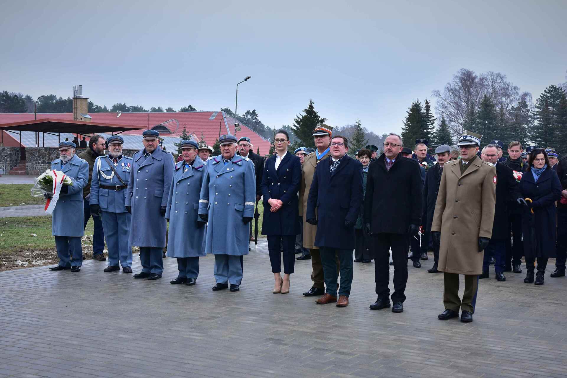 Odsłonięcie pomnika Marszałka Józefa Piłsudskiego – BUWiM IPN Szczecin Odsłonięcie pomnika Marszałka Józefa Piłsudskiego – BUWiM IPN Szczecin