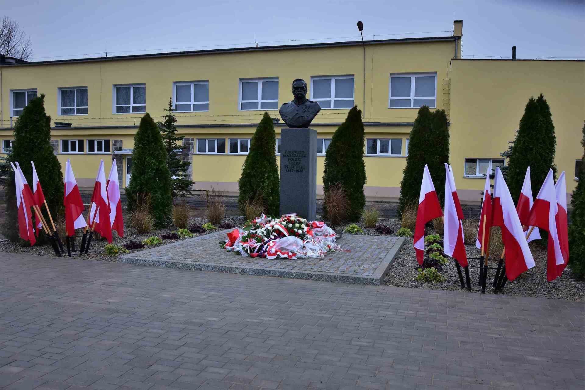 Odsłonięcie pomnika Marszałka Józefa Piłsudskiego – BUWiM IPN Szczecin Odsłonięcie pomnika Marszałka Józefa Piłsudskiego – BUWiM IPN Szczecin