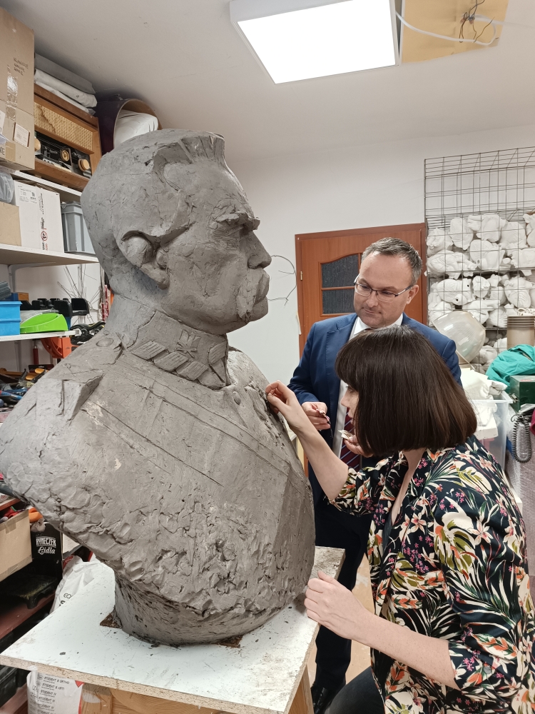 Odsłonięcie pomnika Marszałka Józefa Piłsudskiego – BUWiM IPN Szczecin Odsłonięcie pomnika Marszałka Józefa Piłsudskiego – BUWiM IPN Szczecin