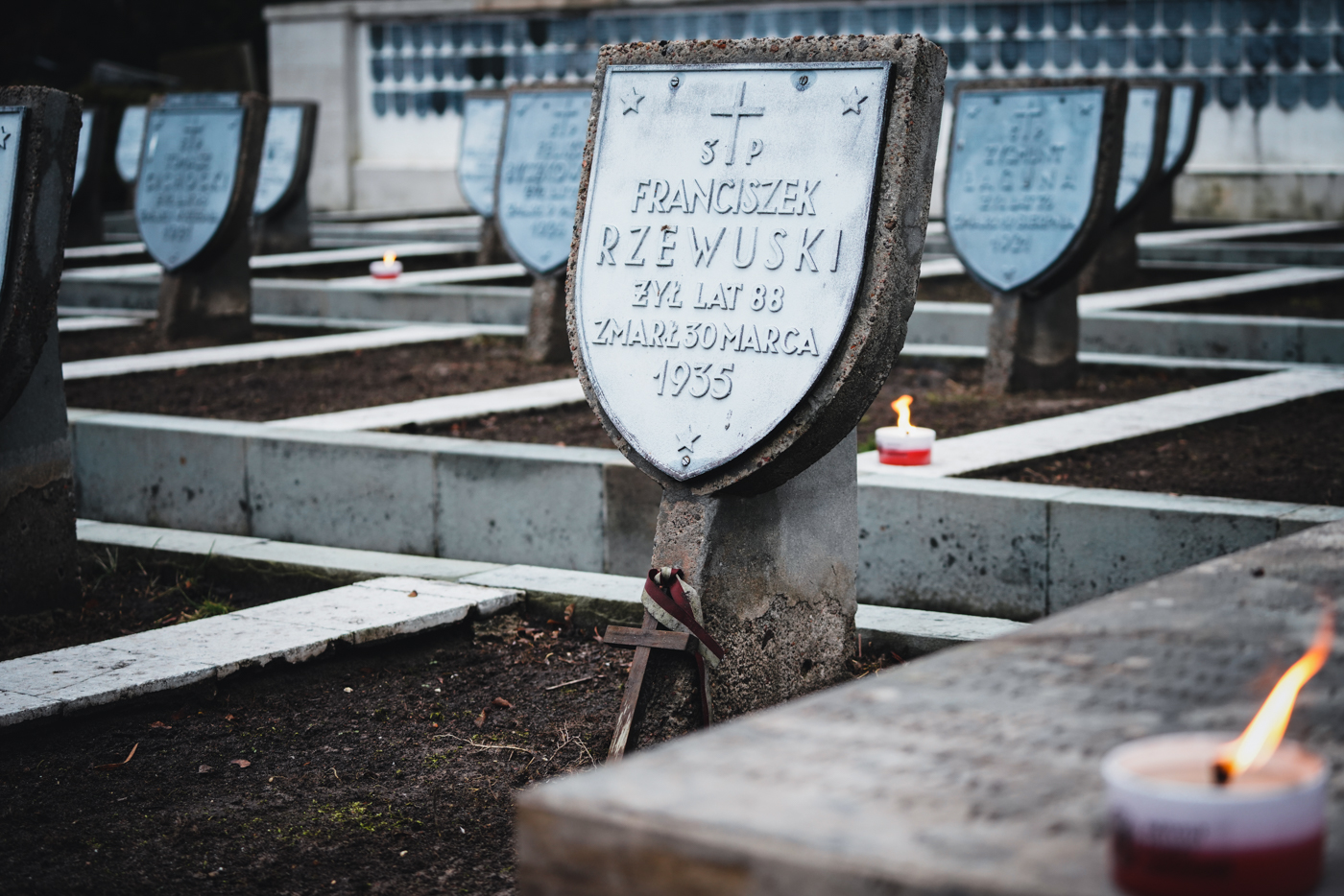 Cmentarz Wojskowy na Powązkach, kwatera uczestników powstania styczniowego - fot. Mateusz Niegowski Cmentarz Wojskowy na Powązkach, kwatera uczestników powstania styczniowego - fot. Mateusz Niegowski