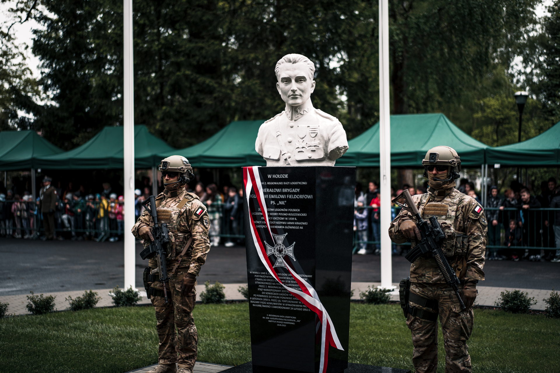 Odsłonięcie pomnika gen. Augusta Emila Fieldorfa ps. „Nil” – fot. Mateusz Niegowski BUWiM IPN Odsłonięcie pomnika gen. Augusta Emila Fieldorfa ps. „Nil” – fot. Mateusz Niegowski BUWiM IPN