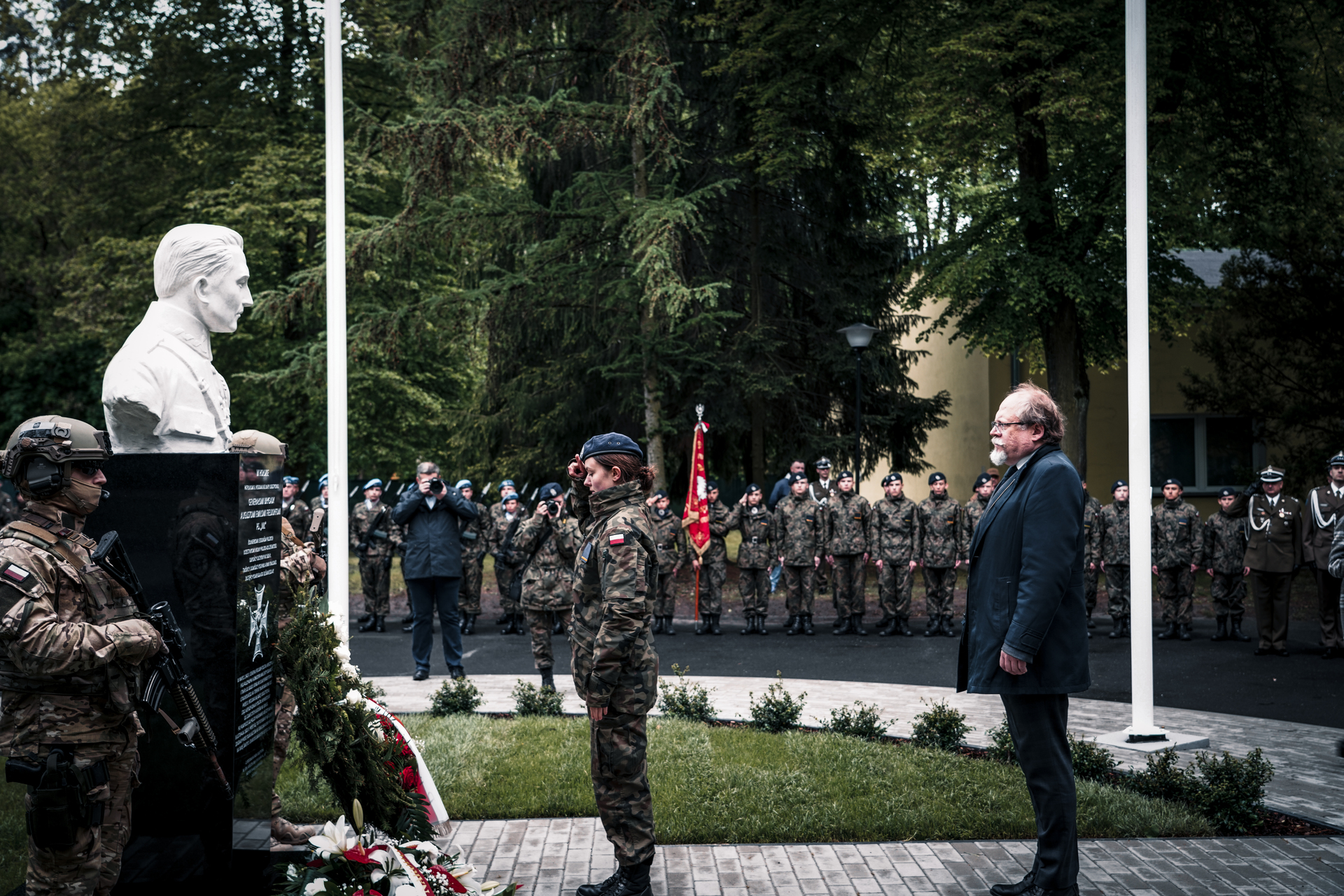Odsłonięcie pomnika gen. Augusta Emila Fieldorfa ps. „Nil” – fot. Mateusz Niegowski BUWiM IPN Odsłonięcie pomnika gen. Augusta Emila Fieldorfa ps. „Nil” – fot. Mateusz Niegowski BUWiM IPN