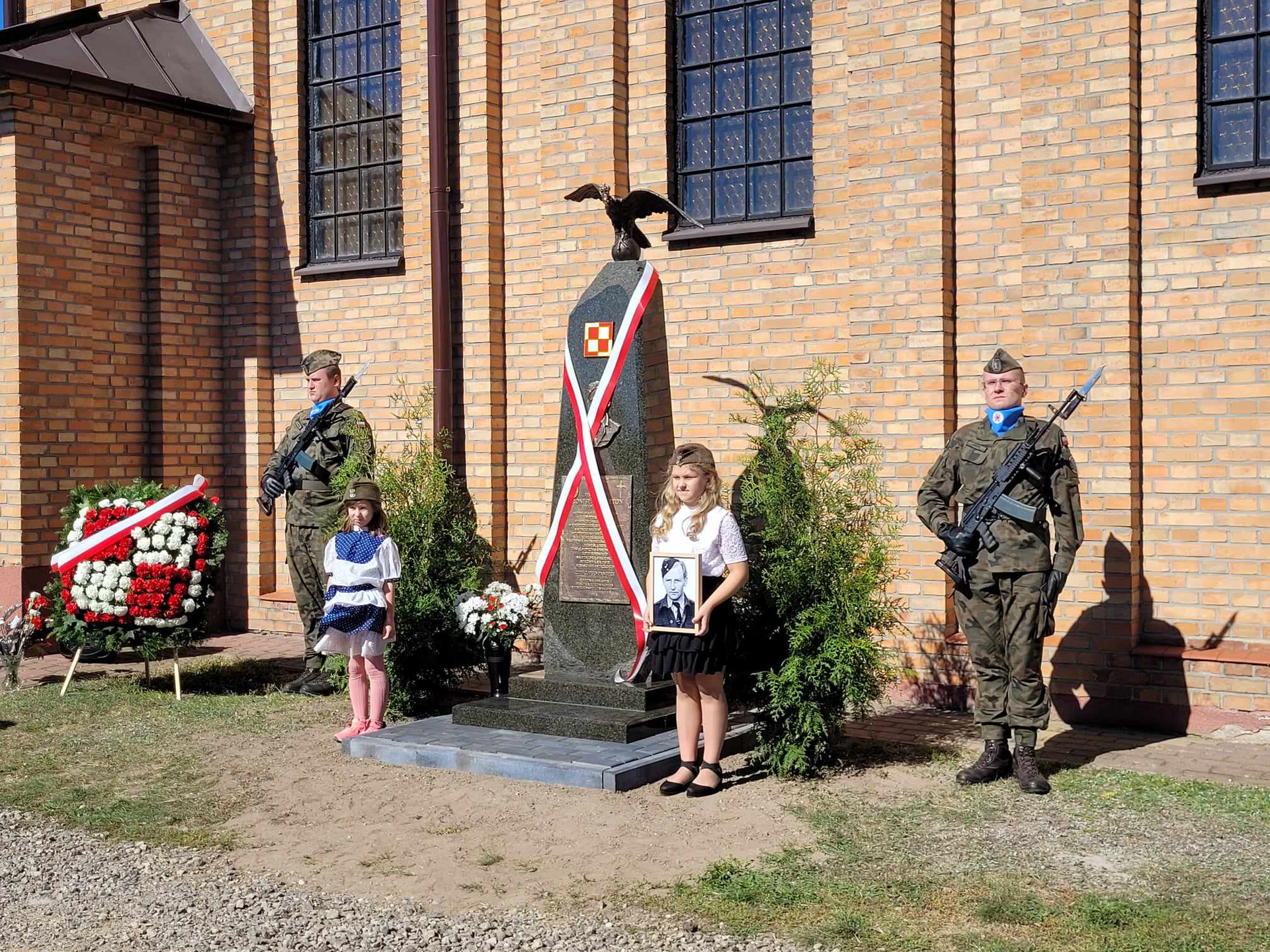 Odsłonięcie pomnika pilota Bronisława Martona – Stoczek Łukowski, 16 września 2023 Odsłonięcie pomnika pilota Bronisława Martona – Stoczek Łukowski, 16 września 2023