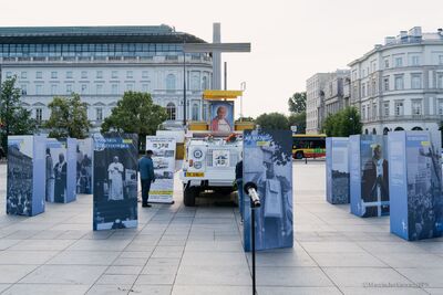 Otwarcie wystawy „Gaude Mater Polonia. Jan Paweł II w Ojczyźnie. 2–10 czerwca 1979” w Warszawie – 2 czerwca 2024. Fot. Marcin Jurkiewicz (IPN)