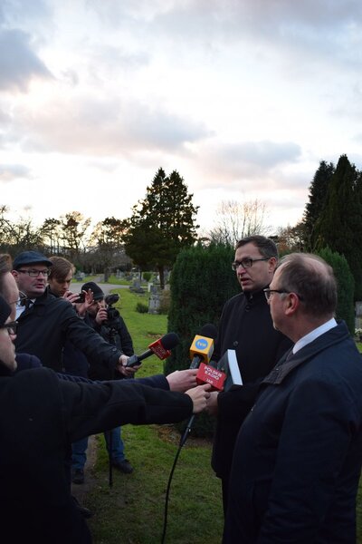 Pogrzeb ppłk. Franciszka Kornickiego. Prezes IPN Jarosław Szarek i ambasador RP w Londynie Arkady Rzegocki – 30 listopada 2017. Fot. Katarzyna Ratajczak-Sowa / IPN
