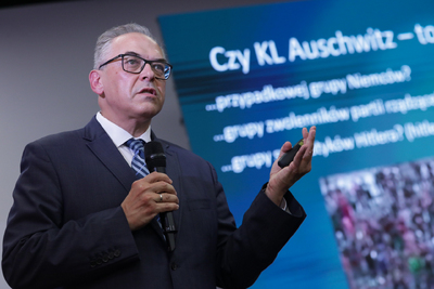 „Niemcy, naziści czy hitlerowcy? Semantyka i fakty” – 19 czerwca 2024. Na zdj. dr Maciej Korkuć. Fot. Mikołaj Bujak (IPN)