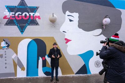 Mural poświęcony Radzie Pomocy Żydom „Żegota”. Fot. Sławomir Kasper (IPN)