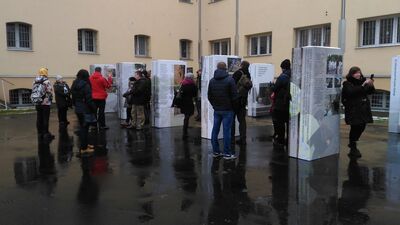 Seminarium terenowe „Kwatera Ł. Panteon narodowy pod cmentarnym murem” – Warszawa, 2 grudnia 2017. Fot. Karolina Kolbuszewska (IPN)