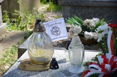 Uroczystość pobłogosławienia nowego nagrobka phm. Władysława Mitkowskiego. Fot. Janusz Ślęzak (IPN)