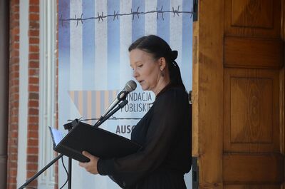 Uroczystość pamięci więźniarek karnej kompanii kobiet KL Auschwitz – Bor/Budy. Fot. Janusz Ślęzak (IPN)