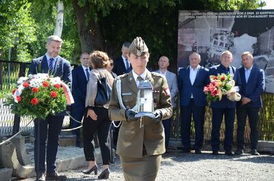 Uroczystość pamięci więźniarek karnej kompanii kobiet KL Auschwitz – Bor/Budy. Fot. Janusz Ślęzak (IPN)