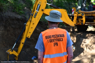 Łódź (Brus): Odnaleziono ludzkie szczątki podczas czwartego etapu prac – 28 czerwca 2024. Fot. Tomasz Trzaska (IPN)