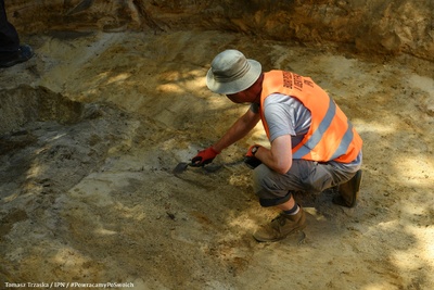 Łódź (Brus): Odnaleziono ludzkie szczątki podczas czwartego etapu prac – 28 czerwca 2024. Fot. Tomasz Trzaska (IPN)
