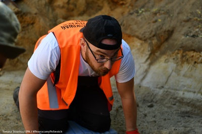 Łódź (Brus): Odnaleziono ludzkie szczątki podczas czwartego etapu prac – 28 czerwca 2024. Fot. Tomasz Trzaska (IPN)