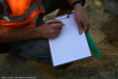 Łódź (Brus): Odnaleziono ludzkie szczątki podczas czwartego etapu prac – 28 czerwca 2024. Fot. Tomasz Trzaska (IPN)