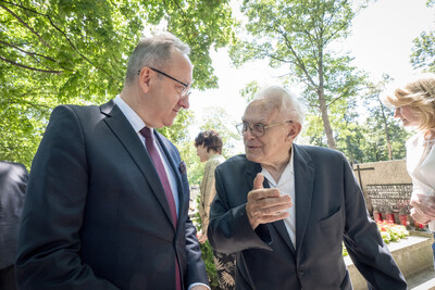 Złożenie kwiatów przy grobie Wojciecha Korfantego – Katowice, 5 lipca 2024. Fot. Krzysztof Łojko (IPN)