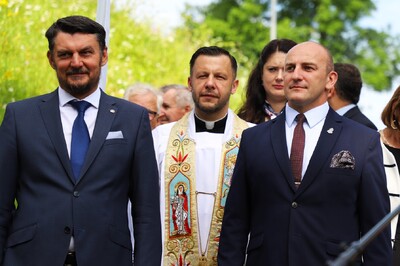 Trzeci dzień obchodów 80. rocznicy operacji „Ostra Brama” w Kalwarii Wileńskiej i Kolonii Wileńskiej – 8 lipca 2024. Na zdj. Lech Parell oraz dr Marek Jedynak. Fot. Paula Prudziłowicz (IPN)