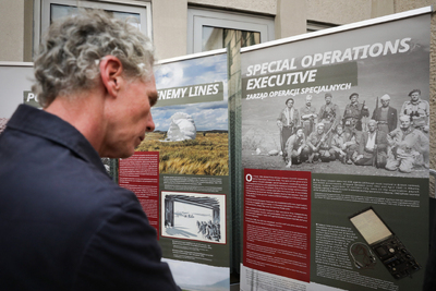 Uroczystość wręczenia medali  Reipublicae Memoriae Meritum działaczom polonijnym i otwarcie wystawy „Szlaki Nadziei. Odyseja Wolności” – Londyn, 9 lipca 2024. Fot. Mikołaj Bujak (IPN)