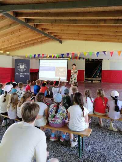 Warsztaty archiwalne dla polskich dzieci w Belgii, 9–10 lipca 2024. Fot. Magdalena Mołczanowska/Anna Lasek (IPN)