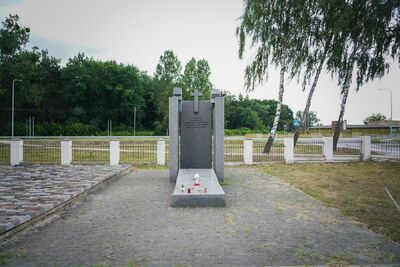 Przedstawiciele IPN zapalili znicze na cmentarzu we Włodzimierzu (Ukraina), gdzie spoczywają Polacy, ofiary totalitaryzmów –14 lipca 2024. Fot. Mateusz Niegowski (IPN)