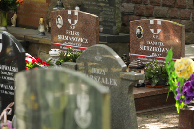 Złożenie kwiatów na grobach Danuty Siedzikówny „Inki” i Feliksa Selmanowicza „Zagończyka” – Gdańsk, 18 lipca 2024. Fot. Mikołaj Bujak (IPN)