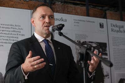 Otwarcie wystawy „Z piekła do piekła z okazji 80. rocznicy wybuchu Powstania Warszawskiego. Na zdj. dr Karol Nawrocki, prezes IPN – Warszawa, 31 lipca 2024. Fot. Mikołaj Bujak (IPN)
