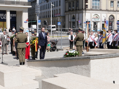 Uroczystości przed pomnikiem Powstańców Warszawy Batalionu AK „Kiliński” – Warszawa, 31 lipca 2024. Fot. Krzysztof Wojciechowski (IPN)