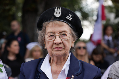 Uroczystości przed pomnikiem Polskiego Państwa Podziemnego i Armii Krajowej w Warszawie –1 sierpnia 2024. Fot. Mikołaj Bujak (IPN)