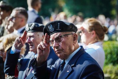 Uroczystości pod pomnikiem Gloria Victis na Cmentarzu Wojskowym na stołecznych Powązkach –1 sierpnia 2024. Fot. Mateusz Niegowski (IPN)
