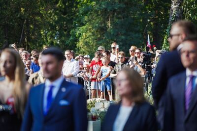Uroczystości pod pomnikiem Gloria Victis na Cmentarzu Wojskowym na stołecznych Powązkach –1 sierpnia 2024. Fot. Mateusz Niegowski (IPN)