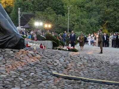 Uroczystości na Cmentarzu Powstańców Warszawy pod Pomnikiem Polegli Niepokonani – 1 sierpnia 2024. Fot. Krzysztof Wojciechowski (IPN)