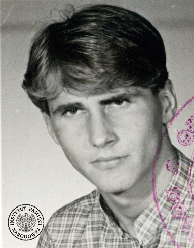 Dariusz Dziekanowski, 1984 r. Zdjęcie z akt paszportowych (fot. z zasobu IPN)