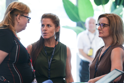 Dr Natalia Cichocka, zastępca dyrektora Wydawnictwa IPN (C) podczas Dni Wydawnictwa IPN – Warszawa, 10 sierpnia 2024. Fot. Mikołaj Bujak (IPN)