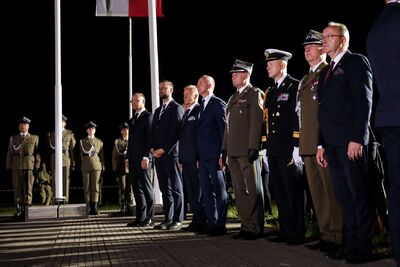 Uroczysty Capstrzyk przy krzyżu upamiętniającym ks. mjr. Ignacego Skorupkę – Ossów, 14 sierpnia 2024. Fot. Mikołaj Bujak (IPN)