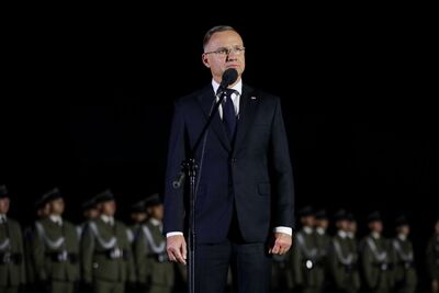 Uroczysty Capstrzyk przy krzyżu upamiętniającym ks. mjr. Ignacego Skorupkę – Ossów, 14 sierpnia 2024. Fot. Mikołaj Bujak (IPN)