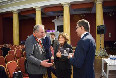 W konferencji udział wzięli (od lewej) Alvydas Nikžentaitis litewski historyk, wykładowca Wileńskiego Uniwersytetu Pedagogicznego, Urszula Doroszewska, Ambasador Nadzwyczajny i Pełnomocny RP w  Republice Litewskiej, prezes IPN dr Jarosław Szarek