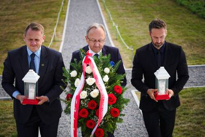 Obchody 104. rocznicy bitwy pod Zadwórzem – Ukraina, 17 sierpnia 2024. Na zdj. od lewej: dyrektor Biura Kadr Mateusz Kotecki, zastępca prezesa IPN dr hab. Karol Polejowski, zastępca dyrektora Biura Współpracy Międzynarodowej dr Mateusz Marek. Fot. Mateusz Niegowski (IPN)