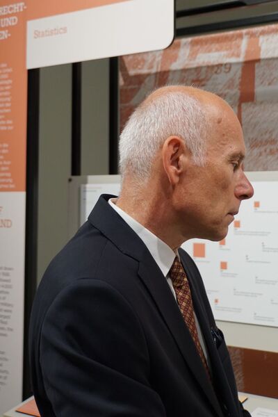 Otwarcie wystawy „Sąd Wojenny Rzeszy 1936–1945. Narodowosocjalistyczne sądownictwo wojskowe i zwalczanie ruchu oporu w Europie”. Na zdj. dr Paweł Kosiński, konsultant merytoryczny wystawy – Halle, 29 sierpnia 2024. Fot. Sebastian Kaniewski (IPN)