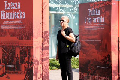 Otwarcie wystawy pt. „Podeptane konwencje. Zbrodnie Wehrmachtu na żołnierzach Wojska Polskiego w trakcie walk i po zakończeniu kampanii polskiej 1939 r.” – 18 września 2024. Fot. IPN