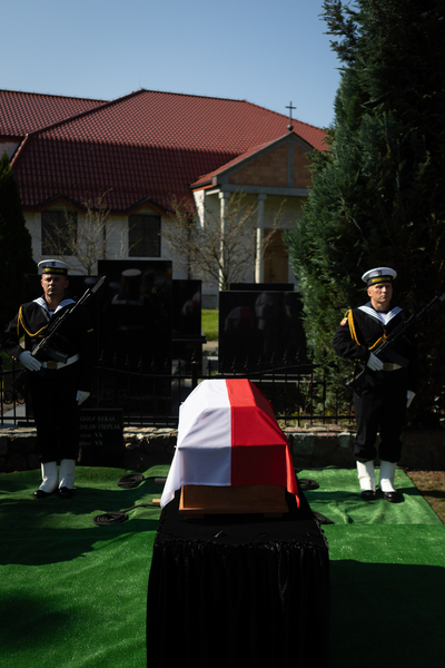 Uroczystości pogrzebowe szczątków śp. nieznanego Żołnierza Wojska Polskiego, poległego w obronie Kępy Oksywskiej – Kosakowo, 19 września 2024. Fot. Roman Jocher