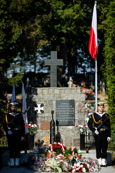 Uroczystości pogrzebowe szczątków śp. nieznanego Żołnierza Wojska Polskiego, poległego w obronie Kępy Oksywskiej – Kosakowo, 19 września 2024. Fot. Roman Jocher