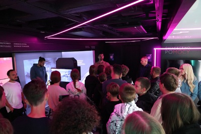 Mobilny Przystanek Historia Przyszłości już dostępny we Włoszczowie. Fot. Dariusz Skrzyniarz (IPN)