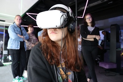 W Pińczowie zaparkował Mobilny Przystanek Historia Przyszłości. Fot. Dariusz Skrzyniarz