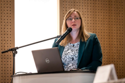 Ogólnopolska konferencja naukowa „Dekret sierpniowy jako narzędzie sprawiedliwych rozliczeń ze zbrodniami okresu wojny i okupacji?”. Na zdj. dr Marta Paszek (IPN Katowice) – Katowice, 24–25 września 2024. Fot. Krzysztof Łojko (IPN)