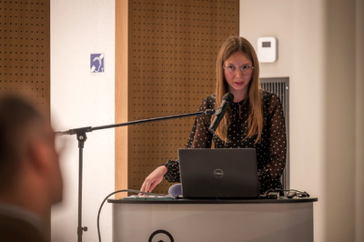 Ogólnopolska konferencja naukowa „Dekret sierpniowy jako narzędzie sprawiedliwych rozliczeń ze zbrodniami okresu wojny i okupacji?”. Na zdj. Anna Gawlik (UJ w Krakowie) – Katowice, 24–25 września 2024. Fot. Krzysztof Łojko (IPN)